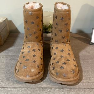 UGGS Star Chestnut Short Boots kids size 5 NEW